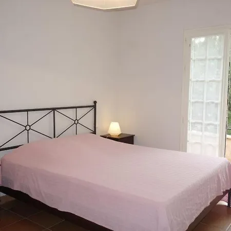 Le Plan-de-la-tour Sleeps 10 Pool Air Con *